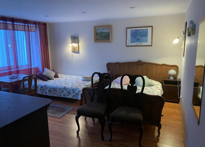 Rueuetli - Cute Old Town Apartment - 2 Big Beds, Free Parking
