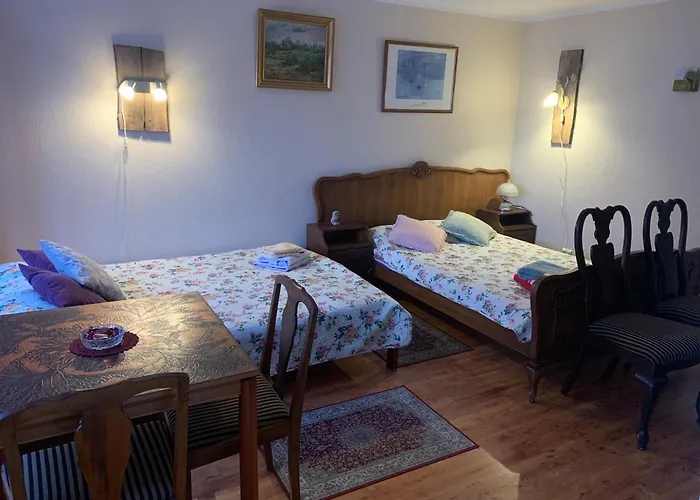 Rueuetli - Cute Old Town Apartment - 2 Big Beds, Free Parking